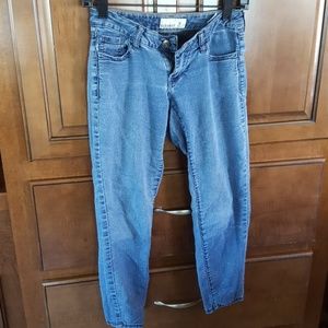 Dark blue stretchy capri jeans